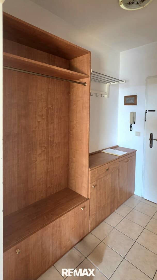 Like-new penthouse apartment with panoramic view and balcony