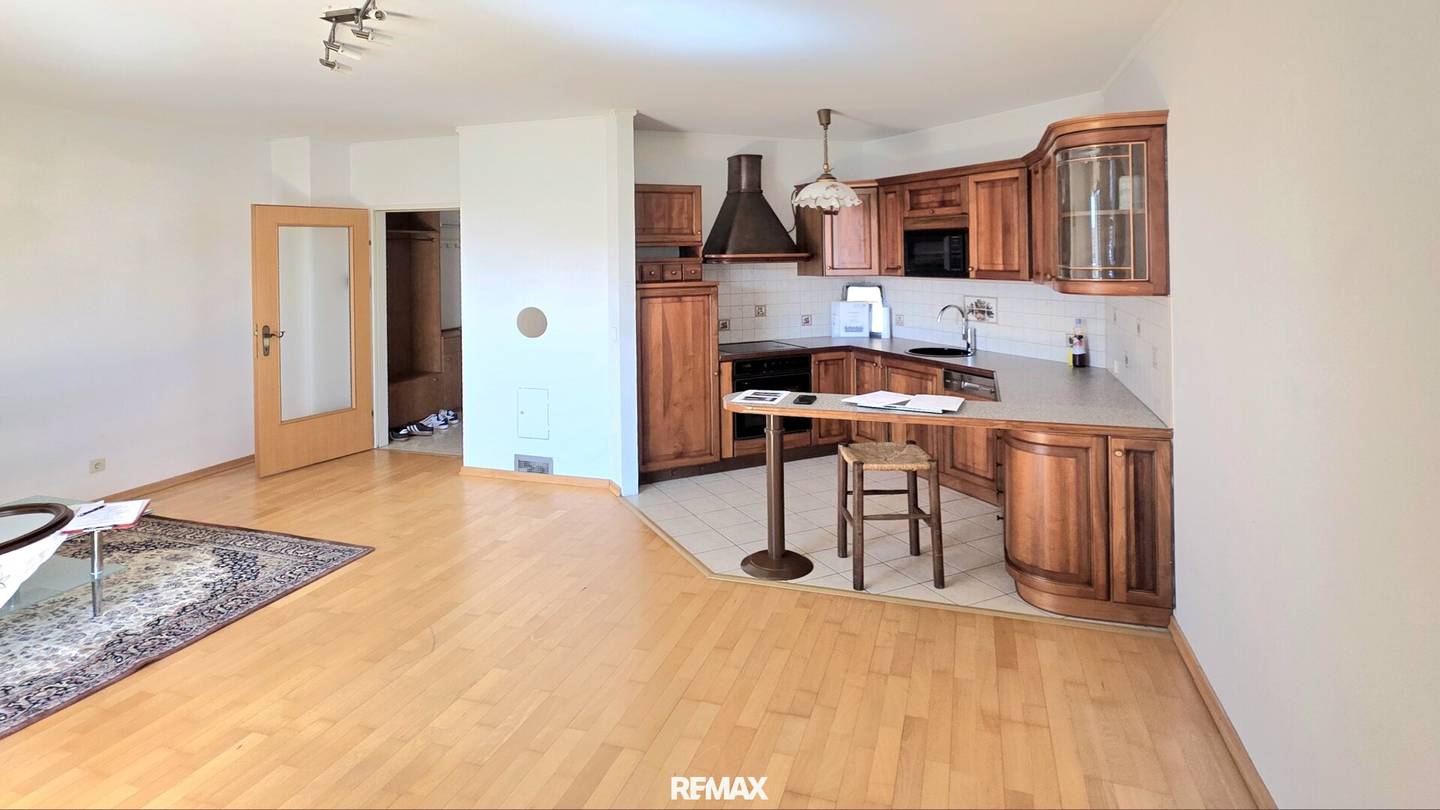 Like-new penthouse apartment with panoramic view and balcony