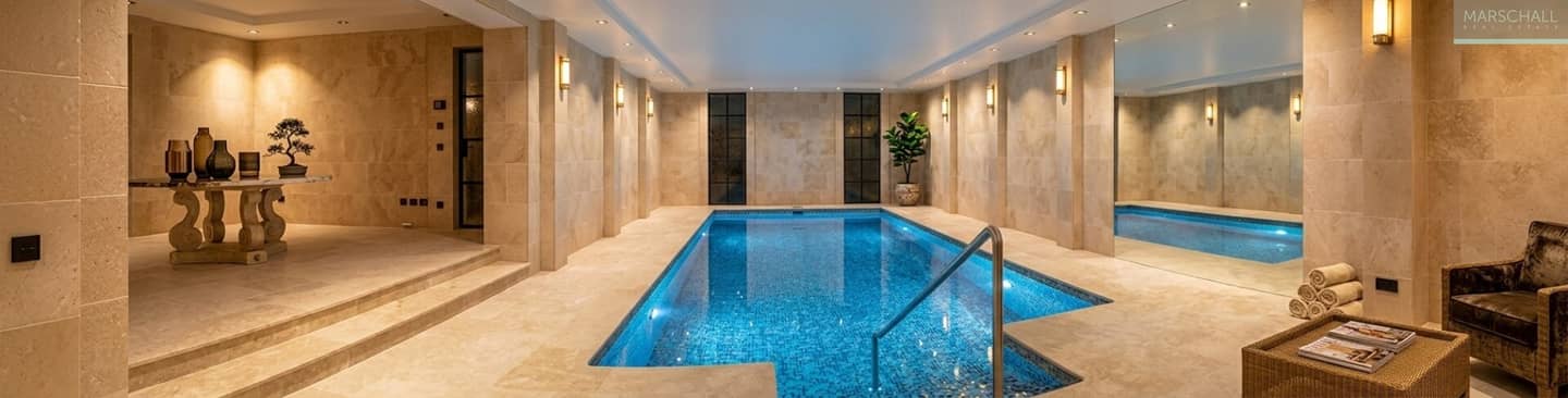 Villa mit Wellnessbereich und Pool in grüner Döblinger Lage