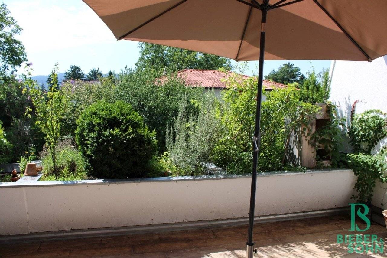 Sun terrace dream – spacious maisonette with view of greenery!