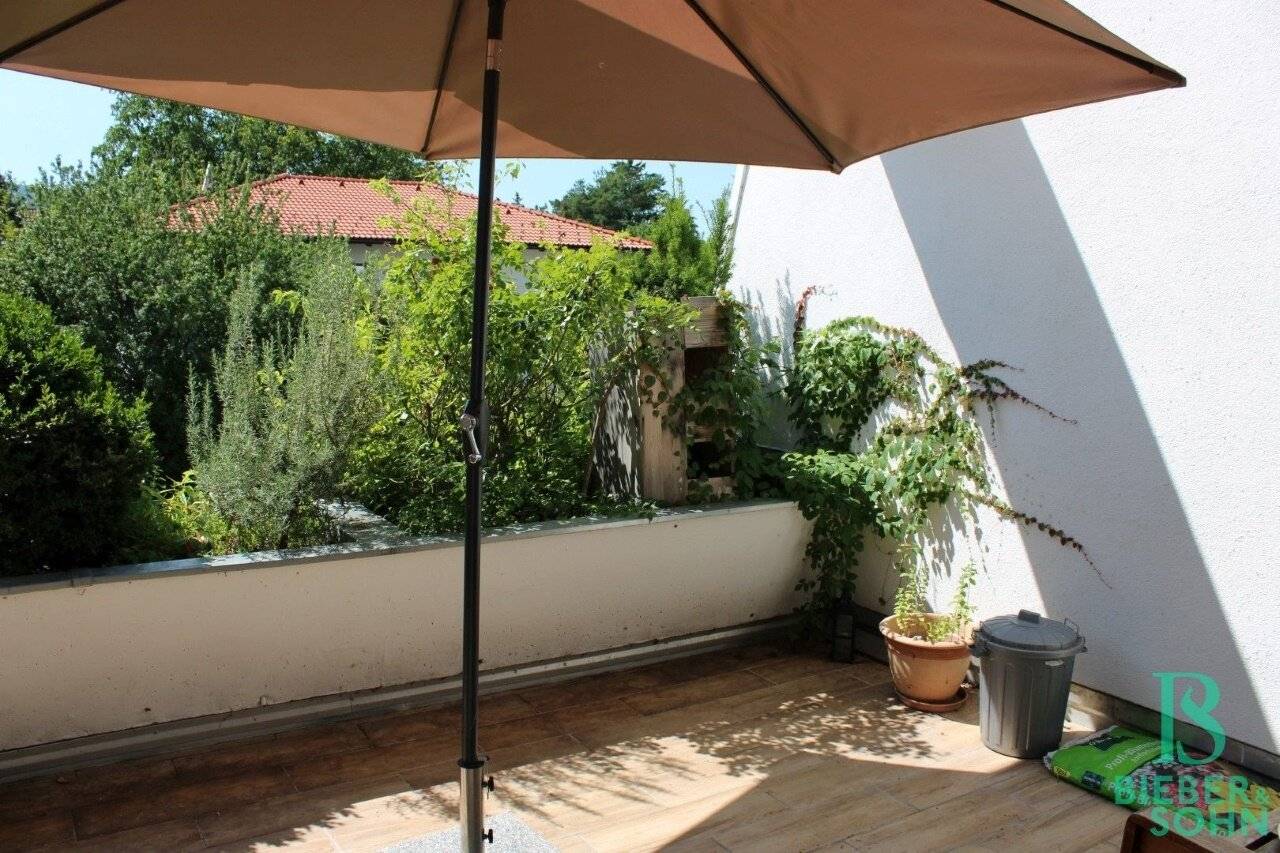 Sun terrace dream – spacious maisonette with view of greenery!
