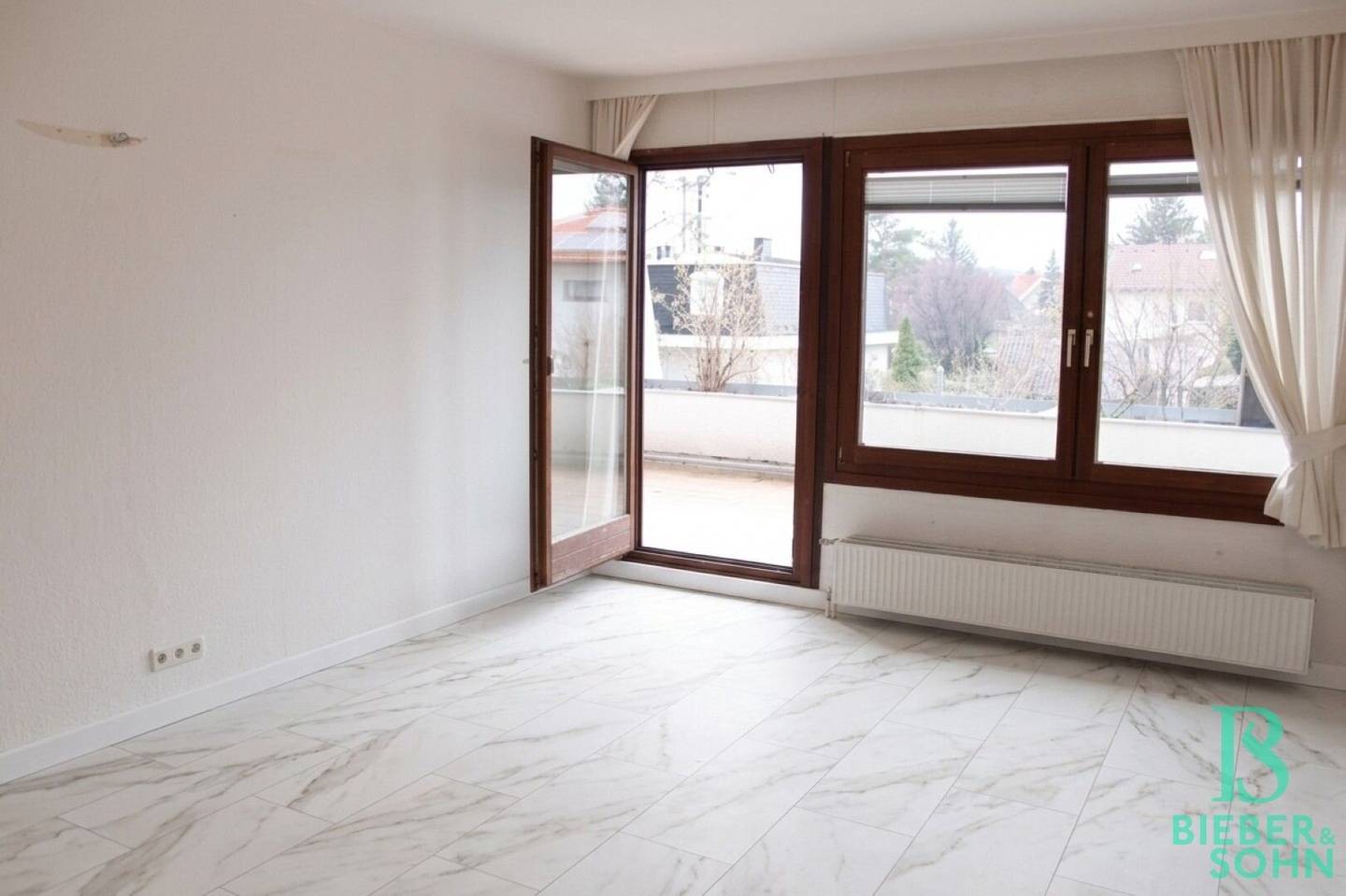 Maisonette with south-facing terrace and green view