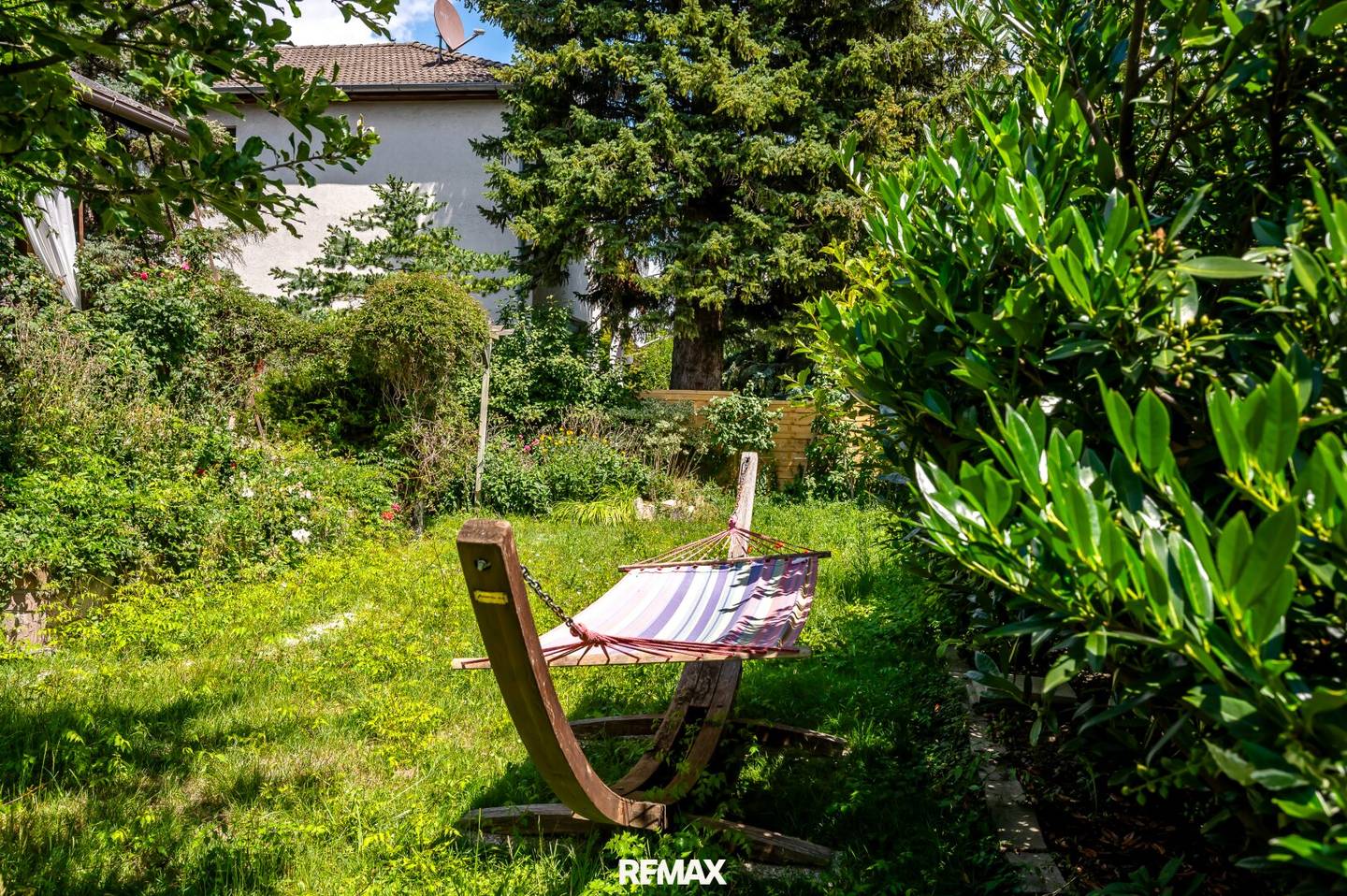 Einfamilienhaus mit sonnigem Garten und überdachter Terrasse