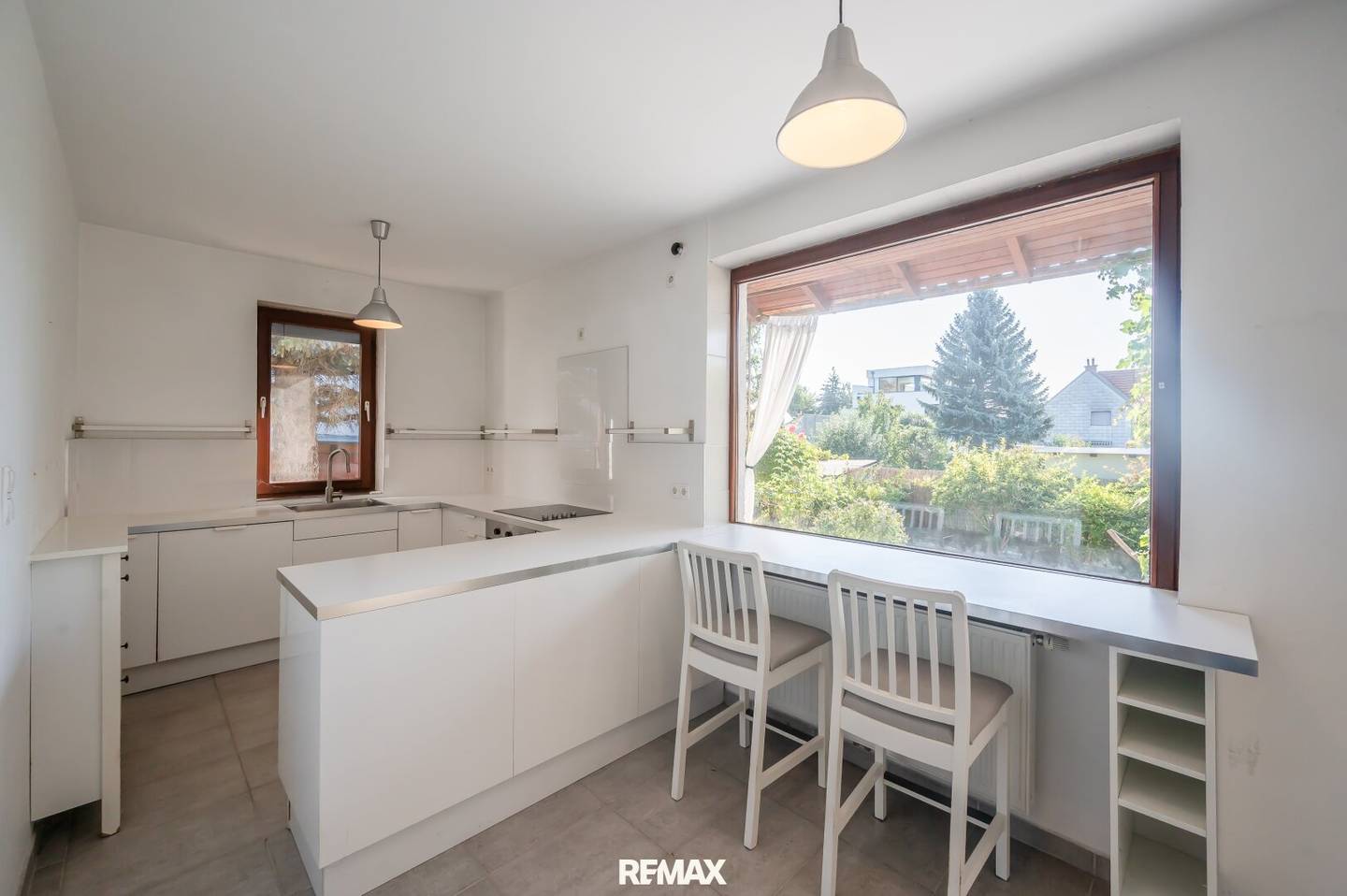 Einfamilienhaus mit sonnigem Garten und überdachter Terrasse
