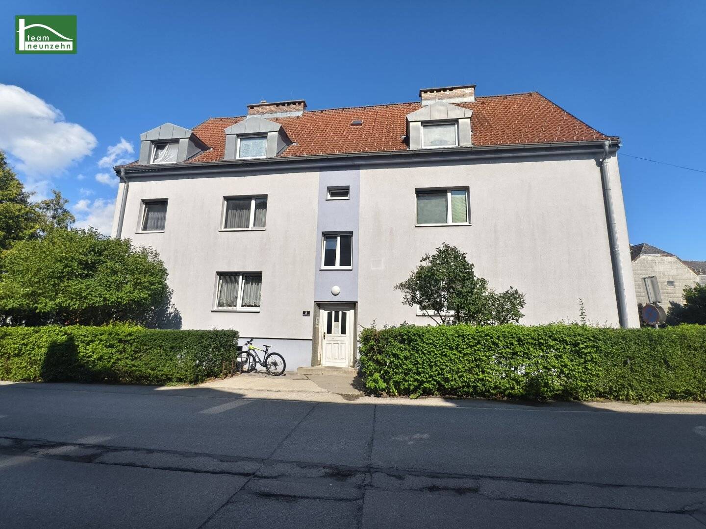 Cooperative apartment near train station and supermarket