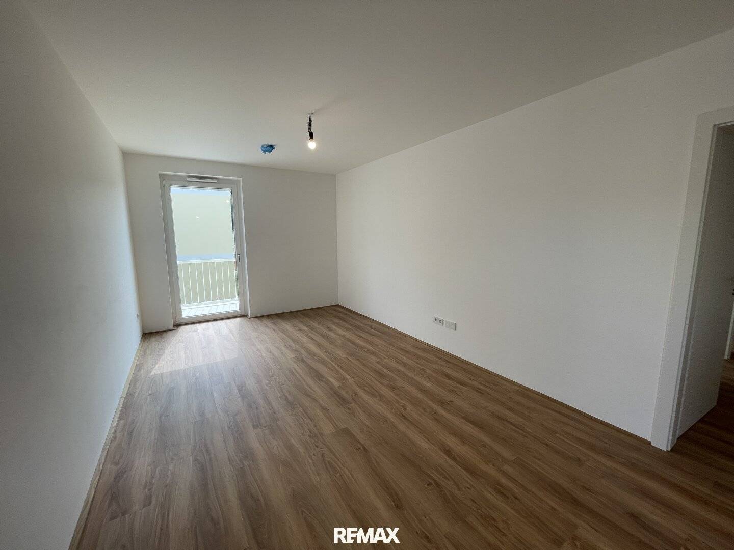 New Build Apartment with Balcony and Parking