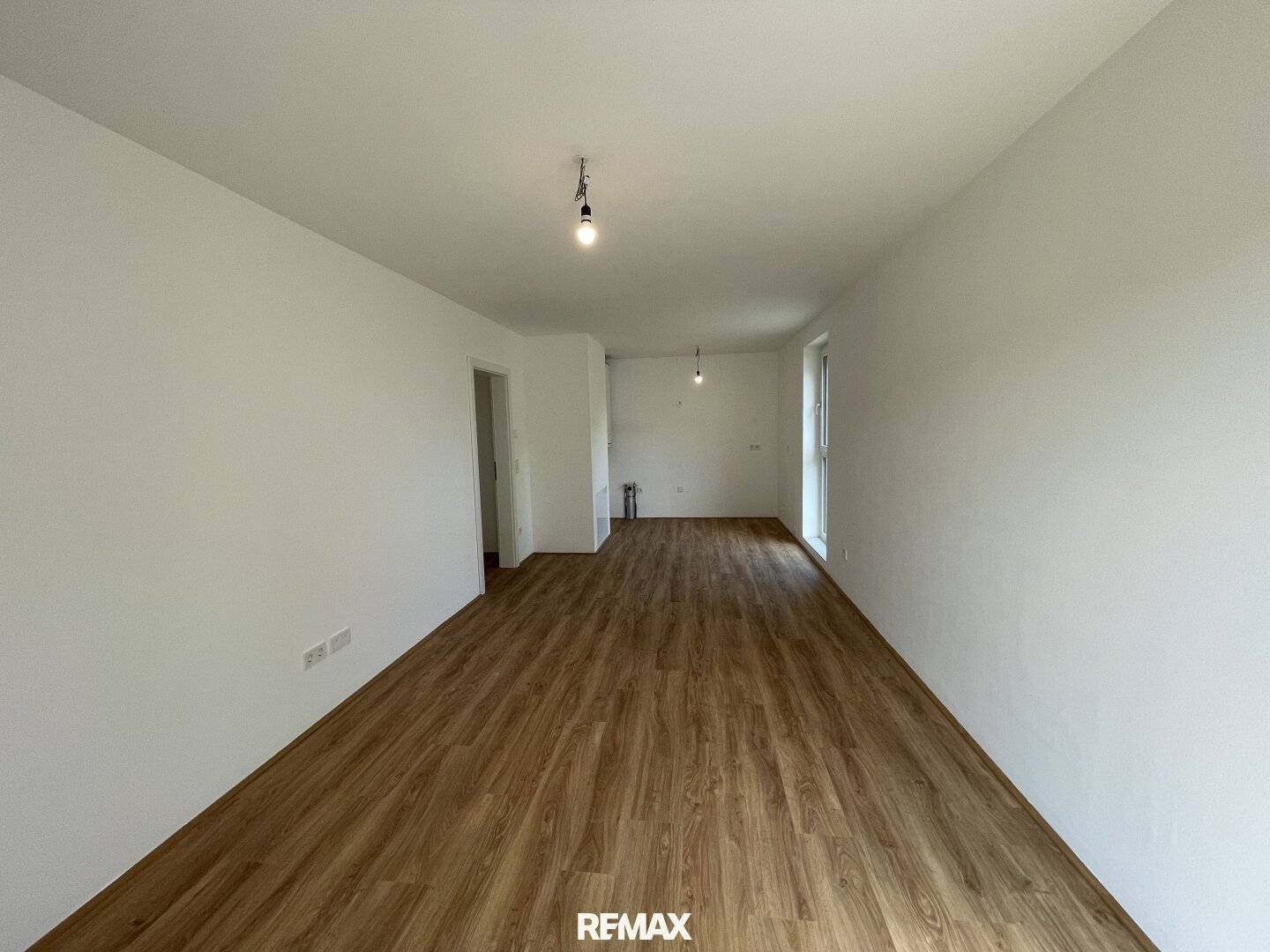 New Build Apartment with Balcony and Parking