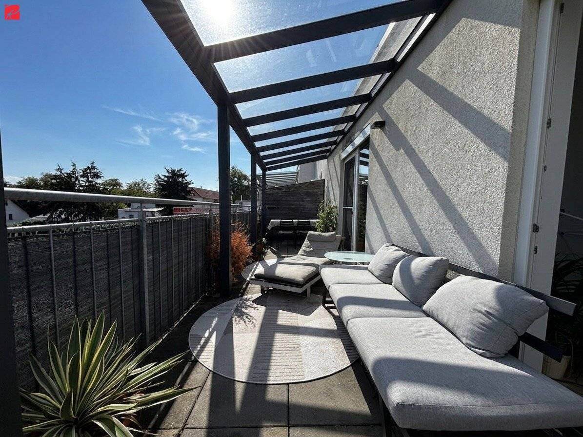 Bright top floor apartment with large terrace