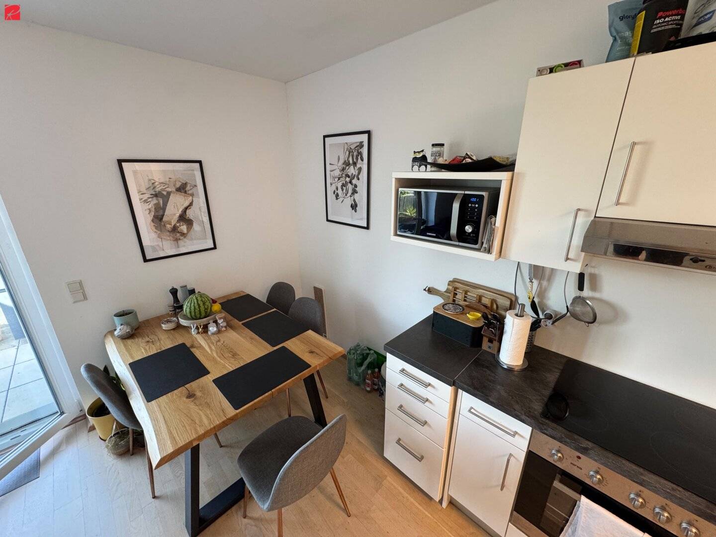 Bright top floor apartment with large terrace