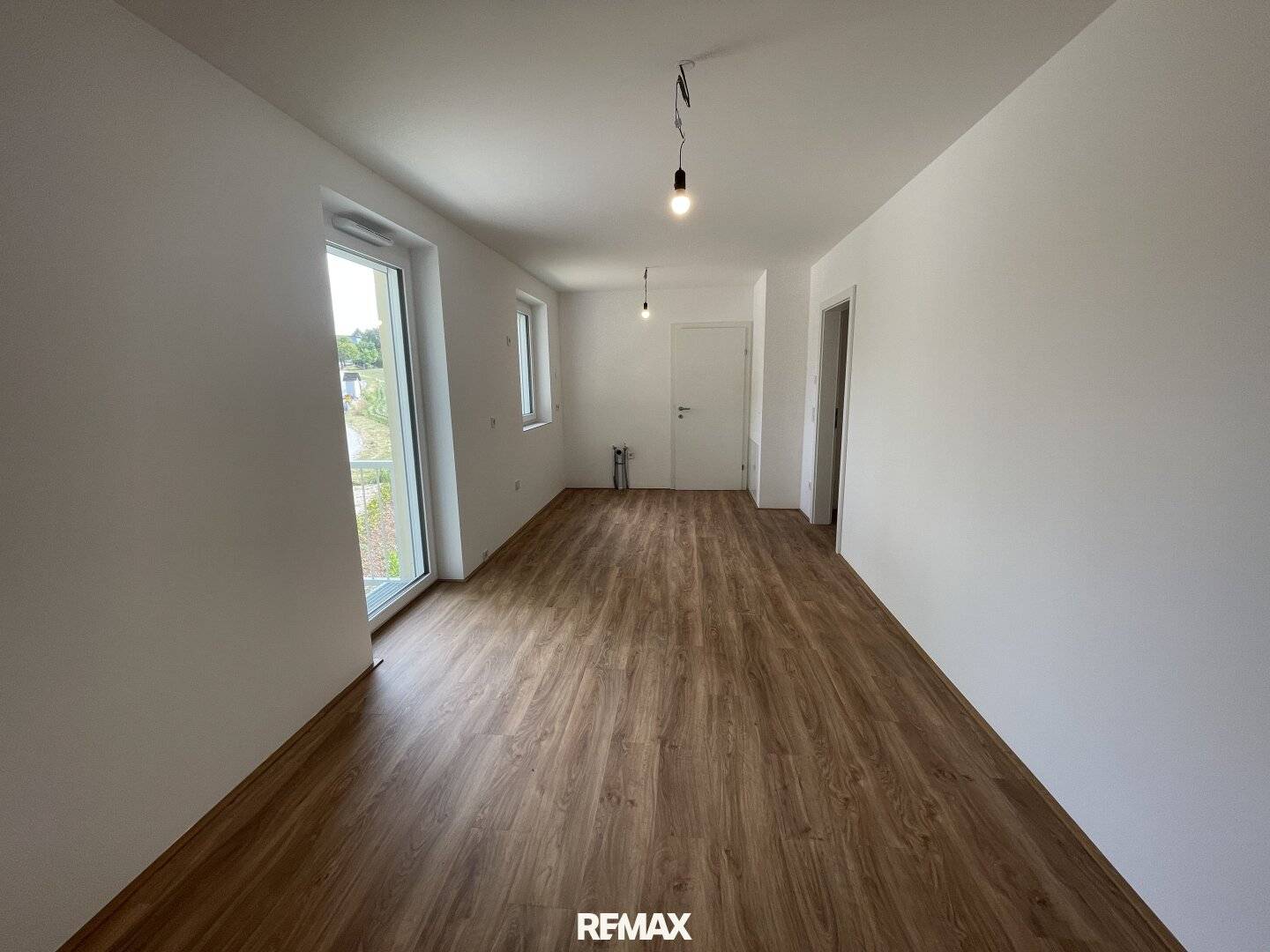 Neubauwohnung mit Balkon und Stellplatz