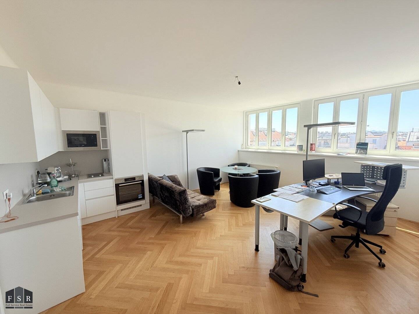 Lichtdurchflutete 2-Zimmer DG Wohnung beim Siebenbrunnenplatz