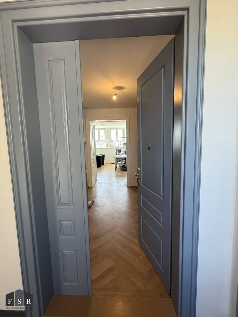 Lichtdurchflutete 2-Zimmer DG Wohnung beim Siebenbrunnenplatz