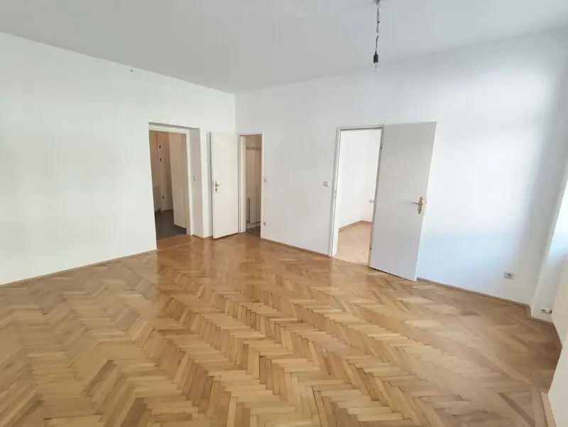 Krongasse! Sonnige, sanierungsbedürftige Altbauwohnung in neu saniertem Altbauhaus - Top10