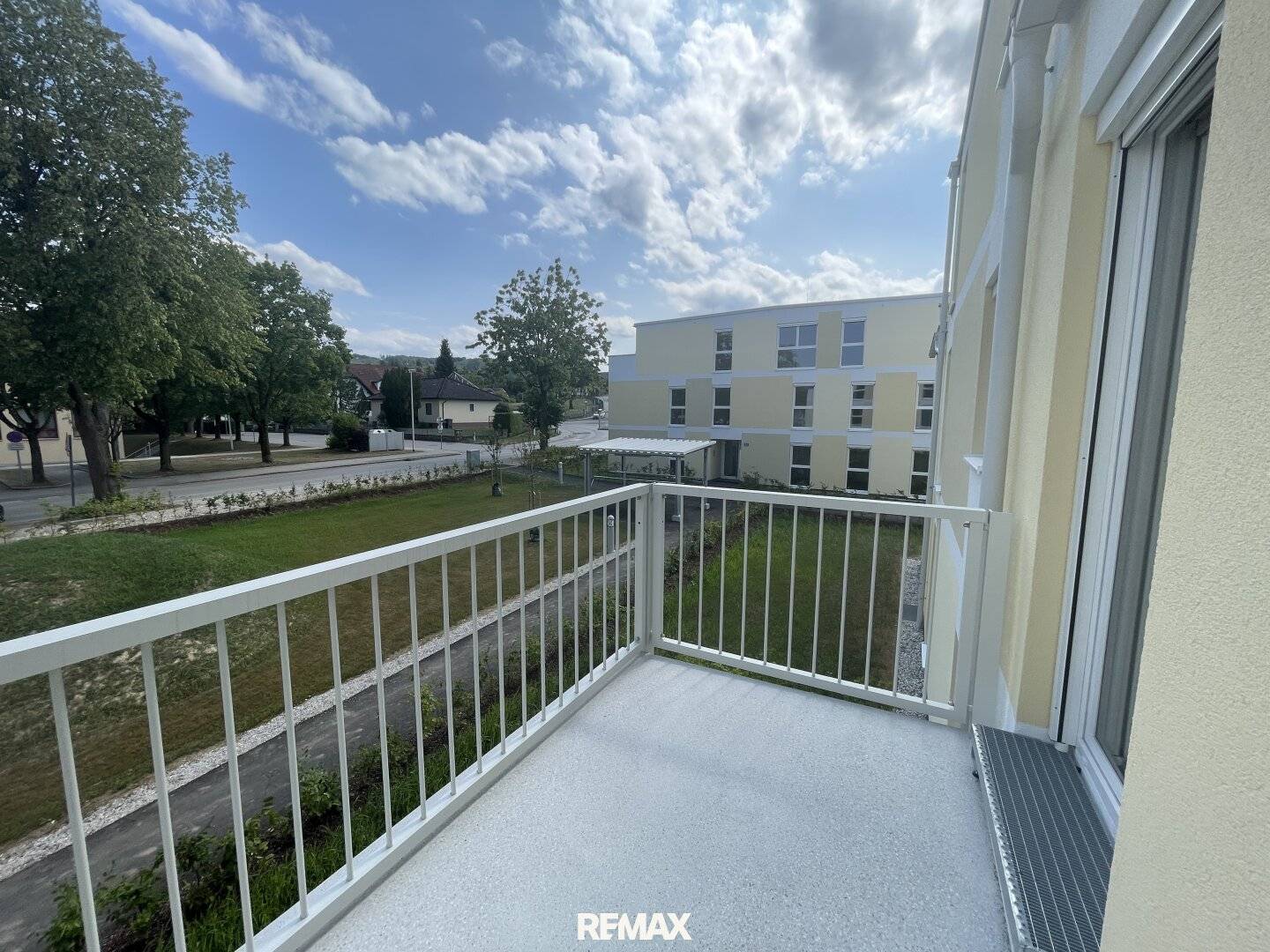 Neubauwohnung mit Balkon und Stellplatz