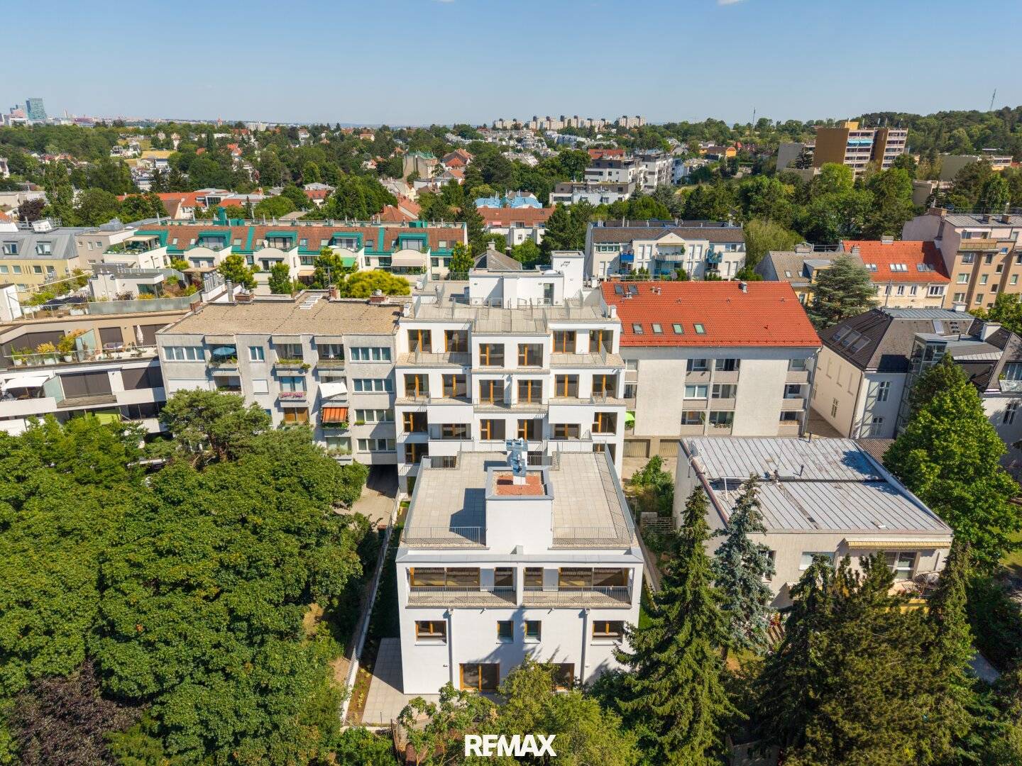 New build apartment with rooftop terrace and open kitchen in Hietzing