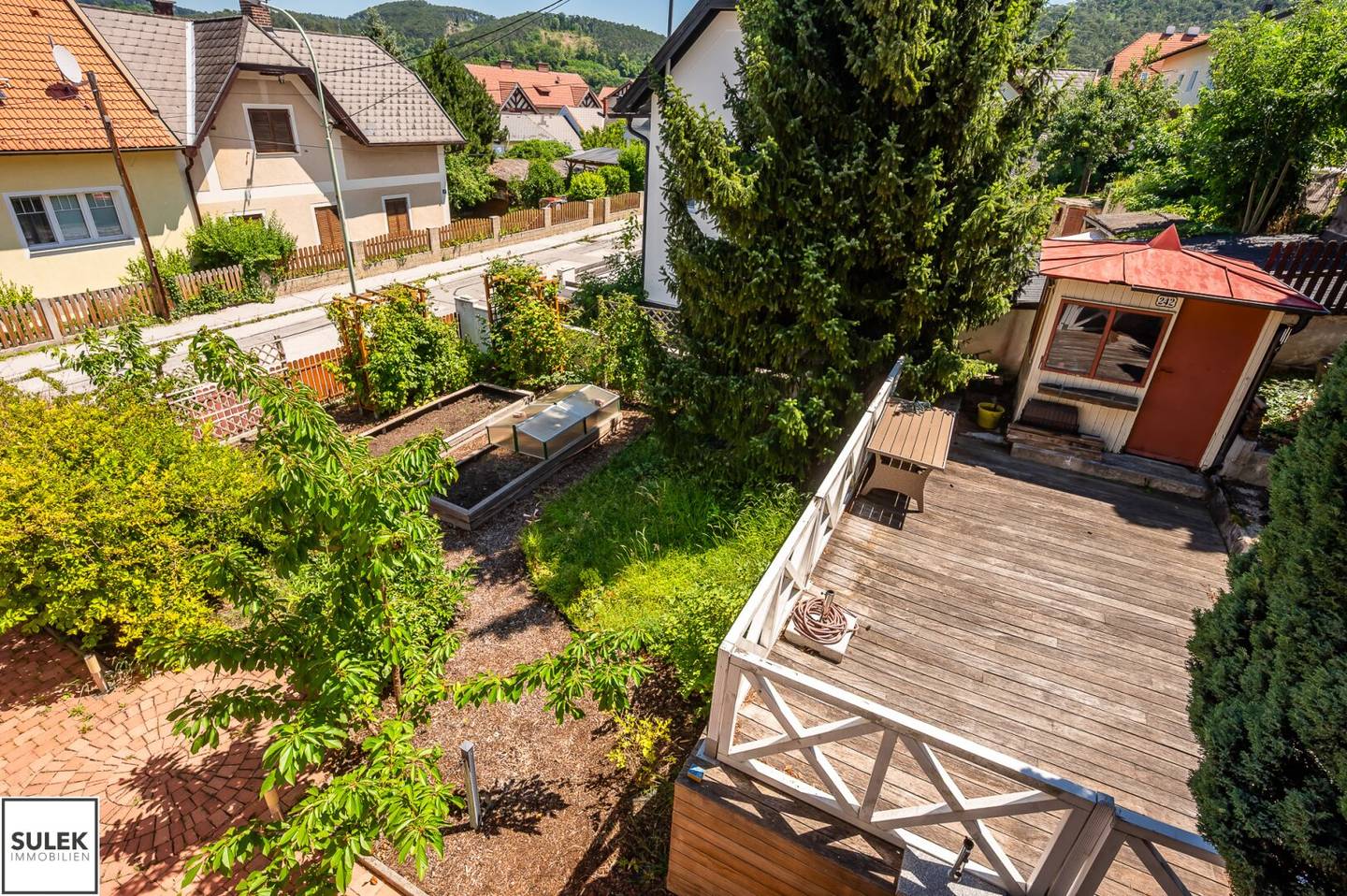 Historic single-family home with garden and garage on hillside