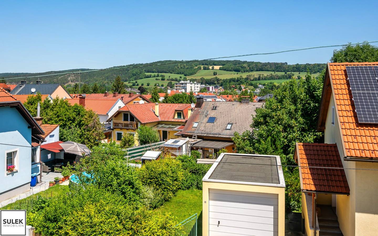 Historic single-family home with garden and garage on hillside