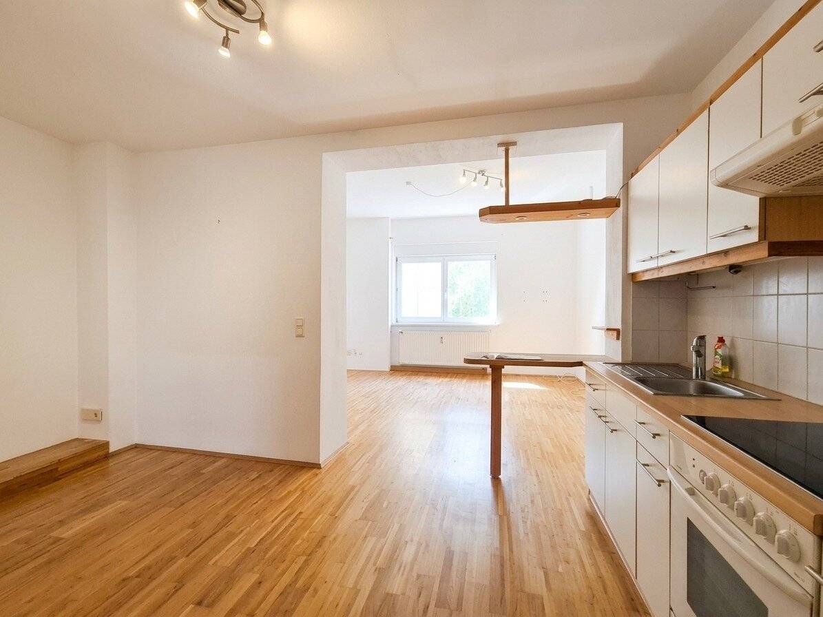 Central apartment with fitted kitchen at Europaplatz
