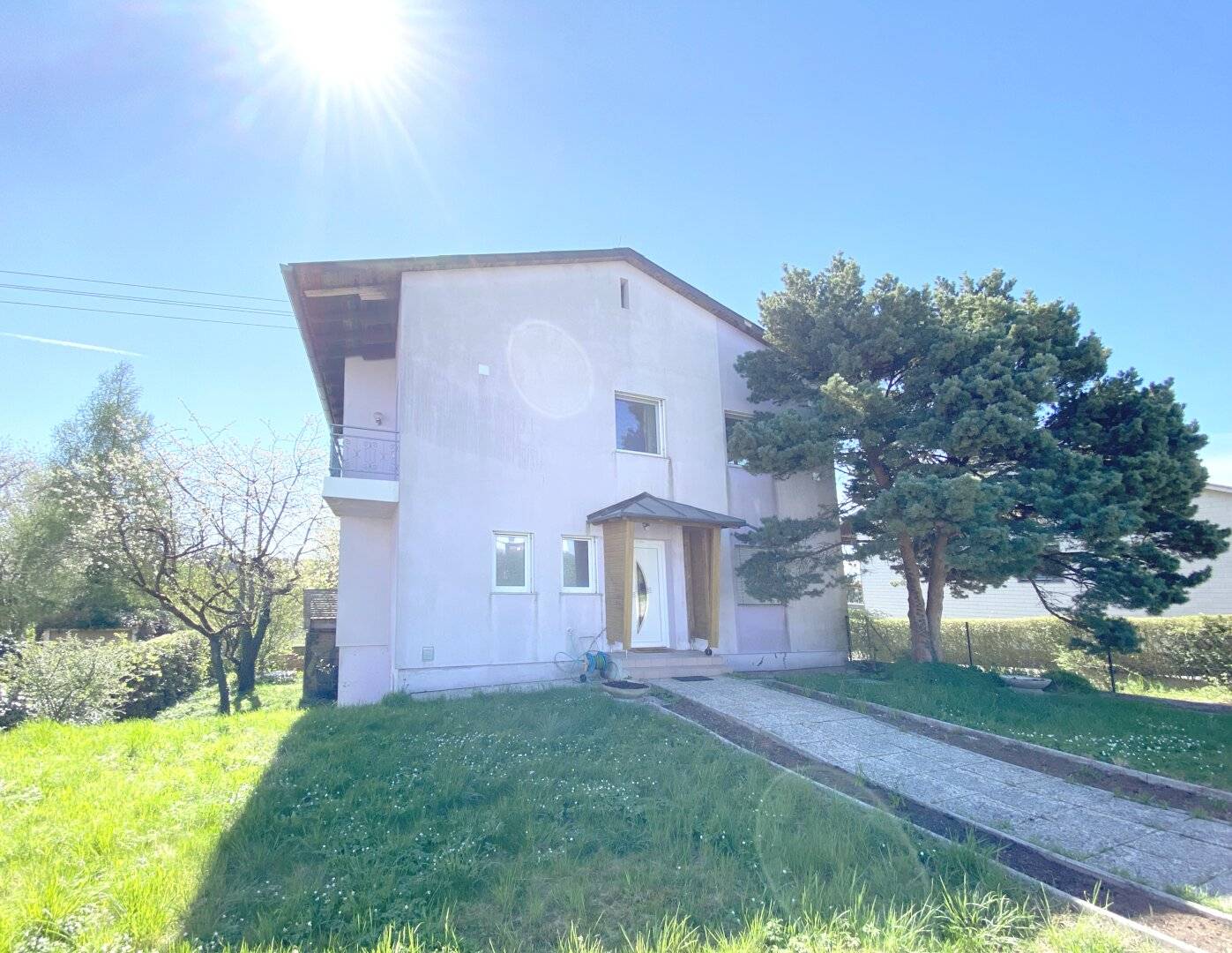 Einfamilienhaus mit Panoramablick und großem Garten