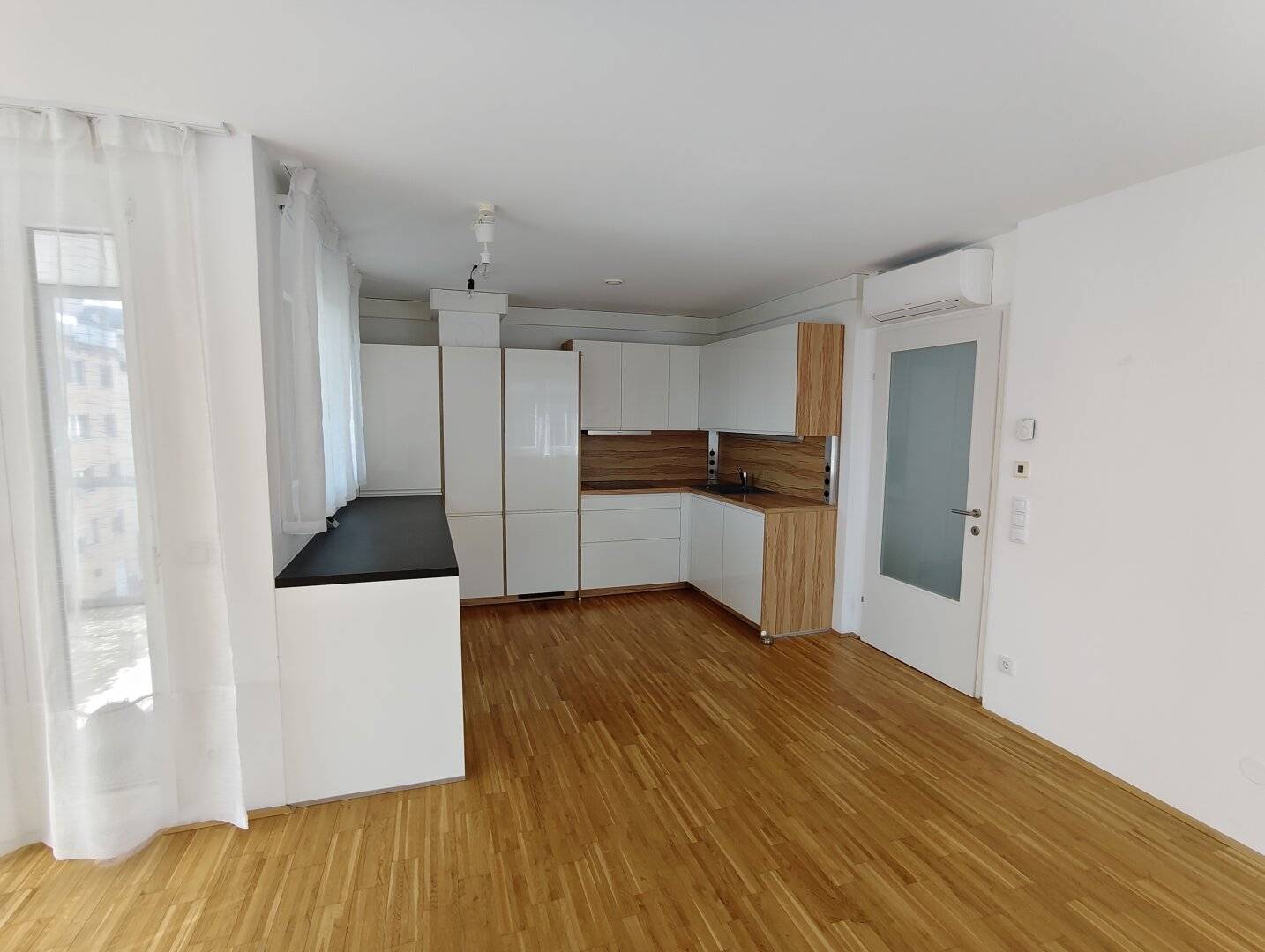 Helle Neubauwohnung mit Loggia und guter Anbindung