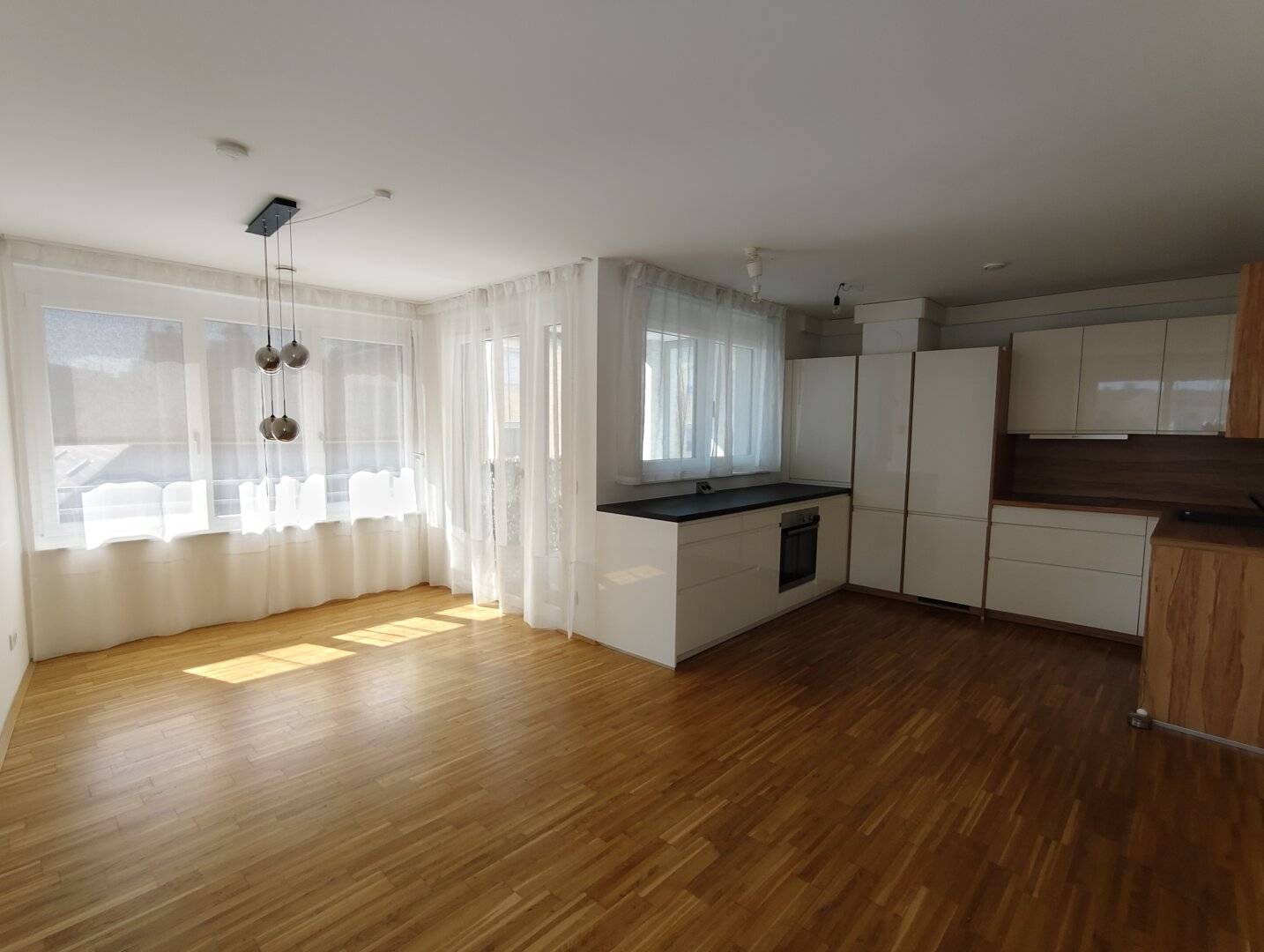 Helle Neubauwohnung mit Loggia und guter Anbindung