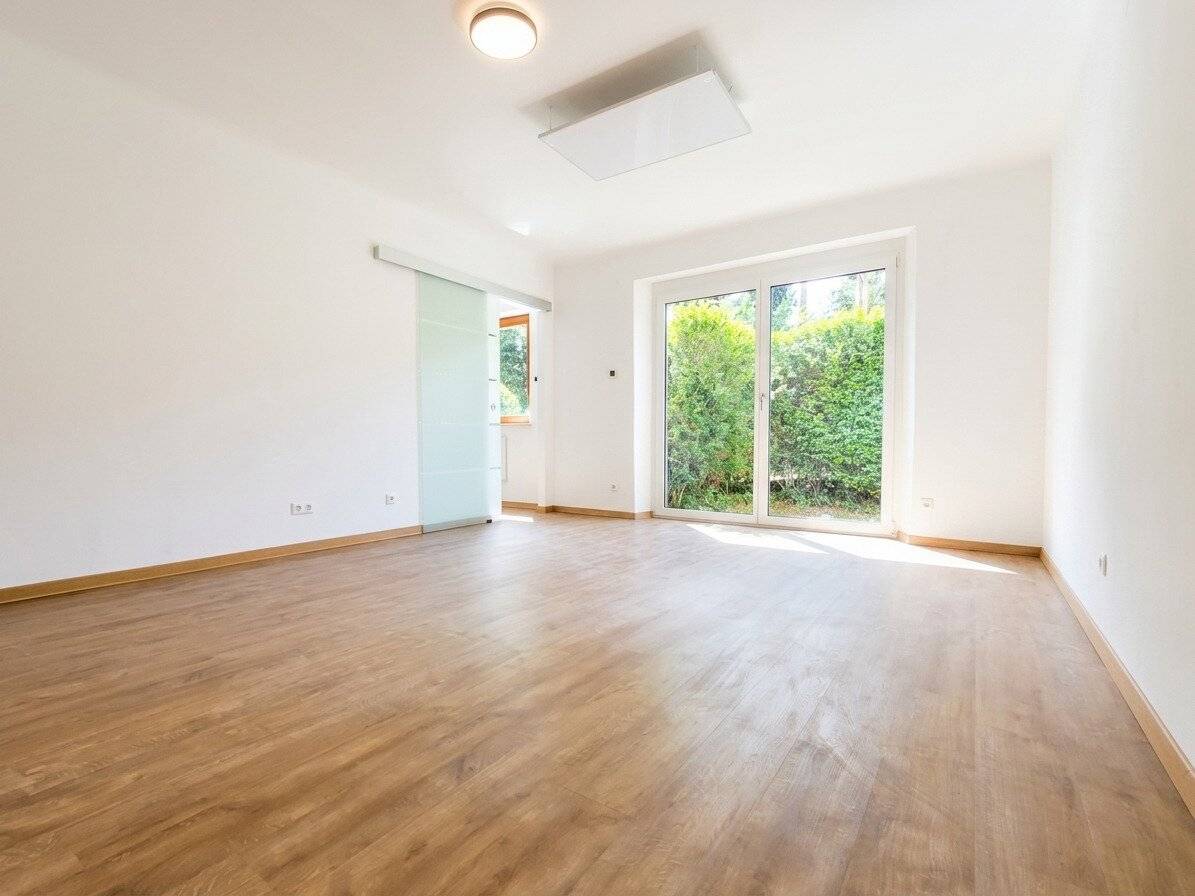 Renovated Ground Floor with Garden and West Orientation