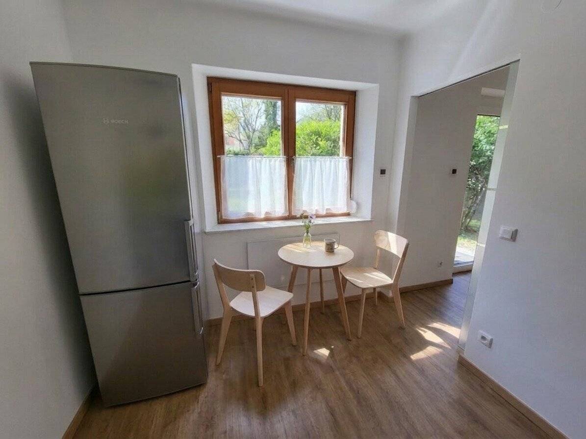 Renovated Ground Floor with Garden and West Orientation