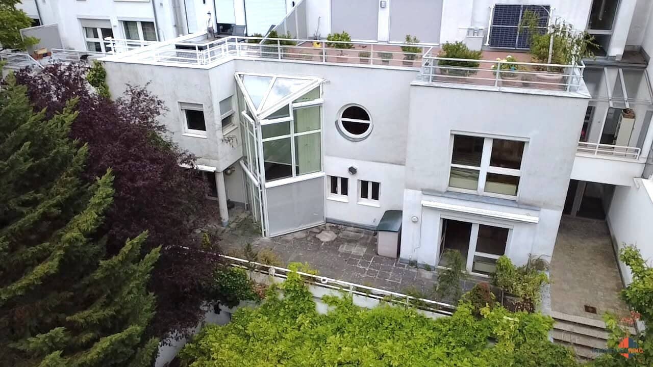 Exklusives Reihenhaus - Wohnen mit Terrasse, Pool und Tiefgarage