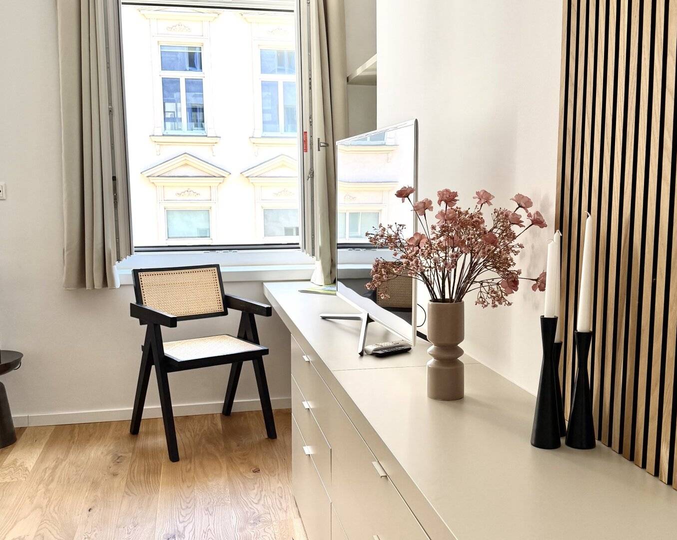 Renovated Penthouse with Parquet and Fitted Kitchen in Prime Location