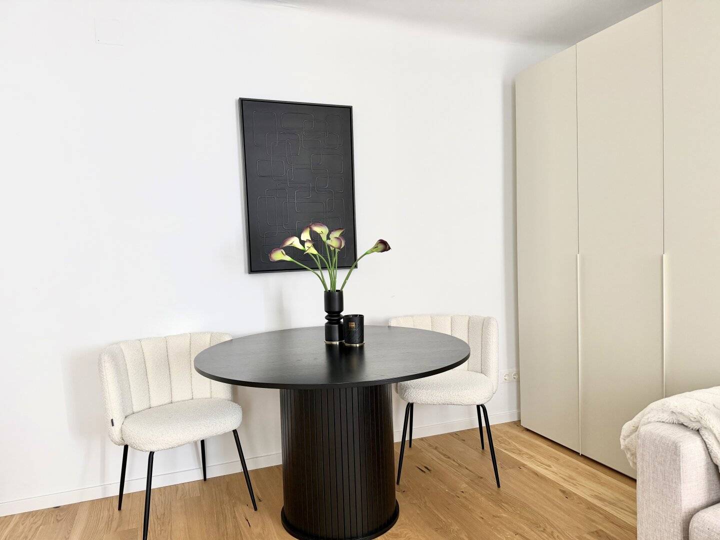 Renovated Penthouse with Parquet and Fitted Kitchen in Prime Location