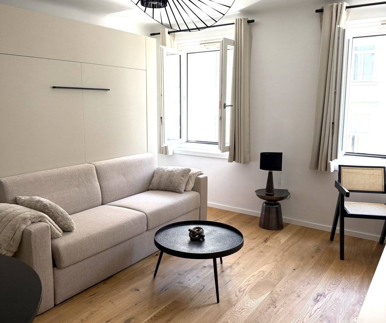 Renovated Penthouse with Parquet and Fitted Kitchen in Prime Location