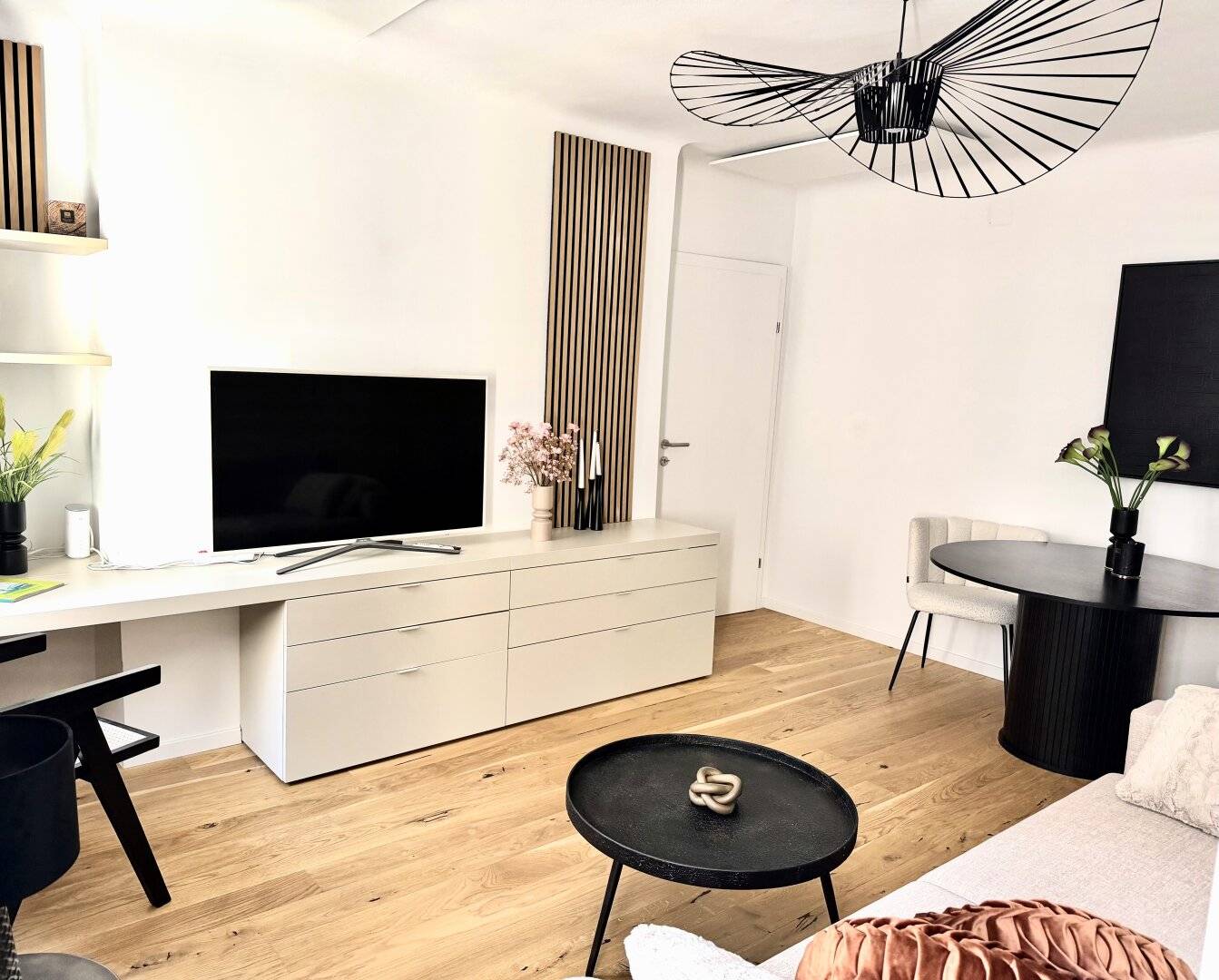 Renovated Penthouse with Parquet and Fitted Kitchen in Prime Location