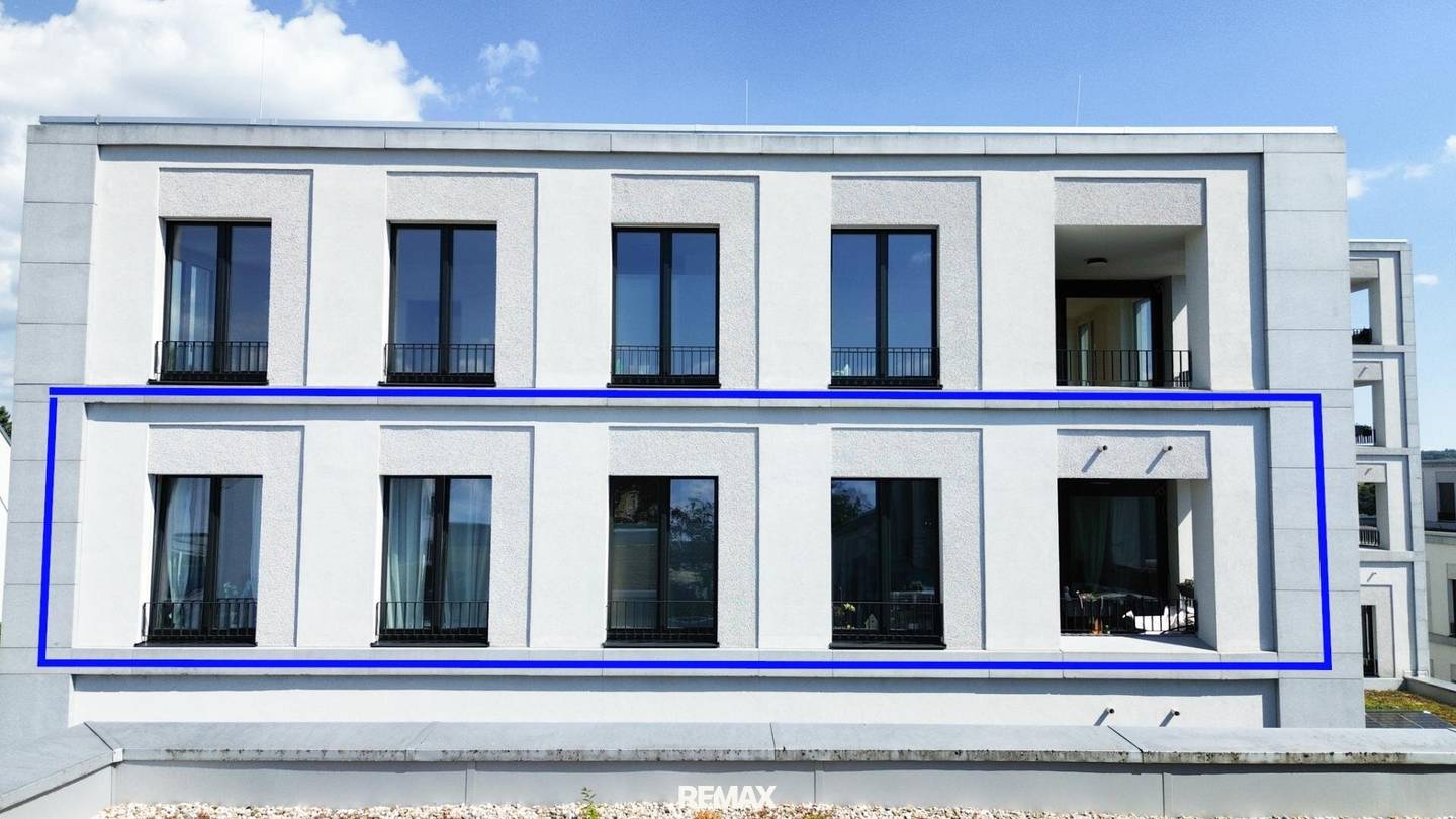 Bright 3-Room Apartment with Sunny Loggia in Central Location