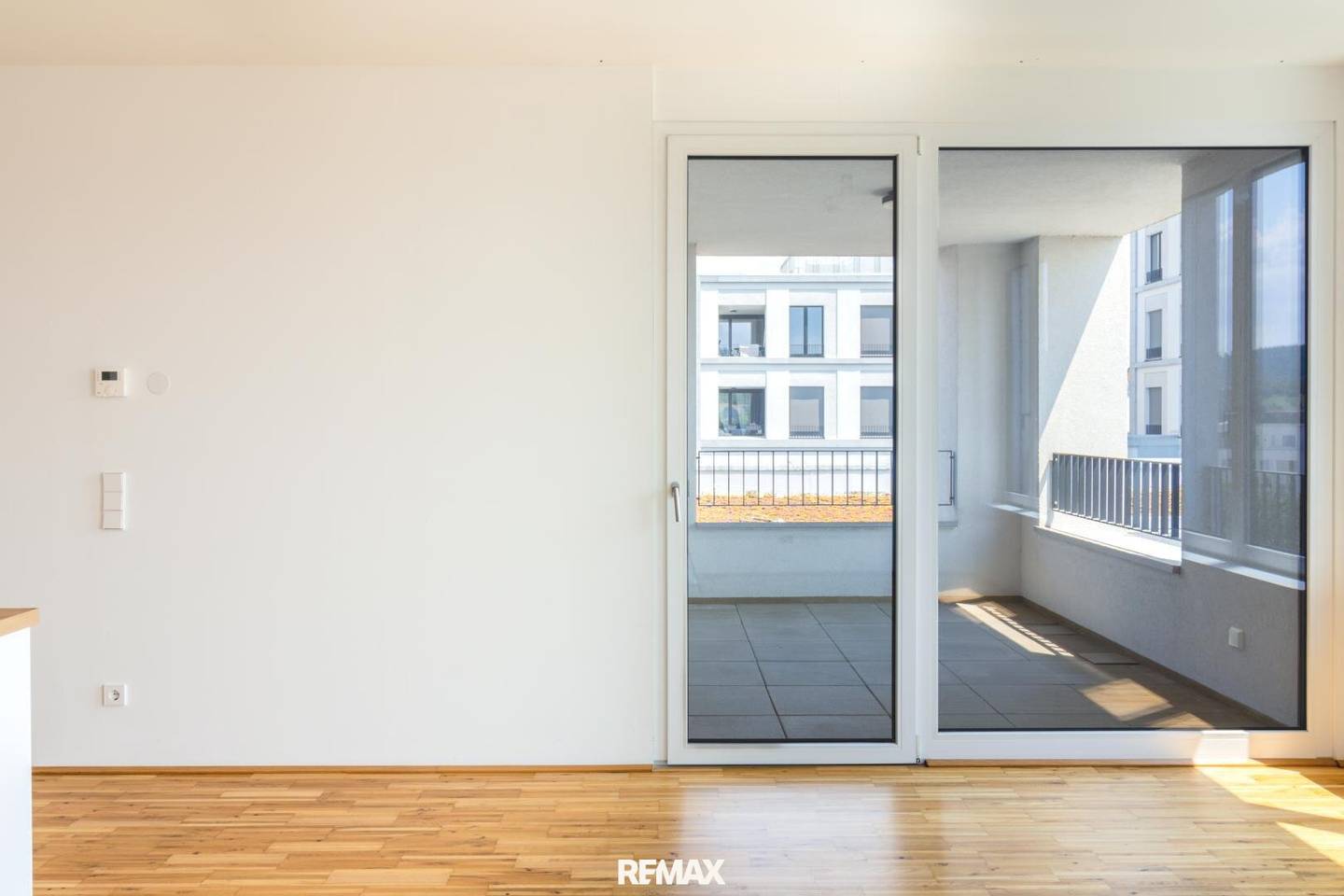 Moderne 3 Zimmer Wohnung mit Loggia und Tiefgarage