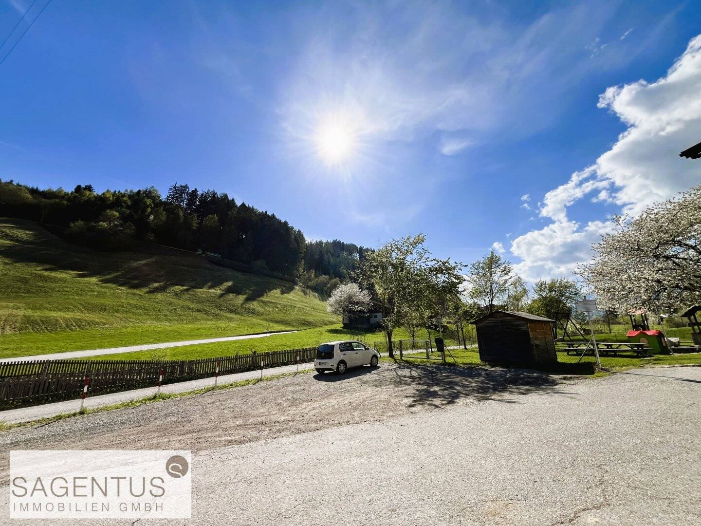 NUR EUR 840,-/m²: Sonniges Baugrundstück nahe Innsbruck im GRÜNEN - PERFEKT für die ganze FAMILIE!