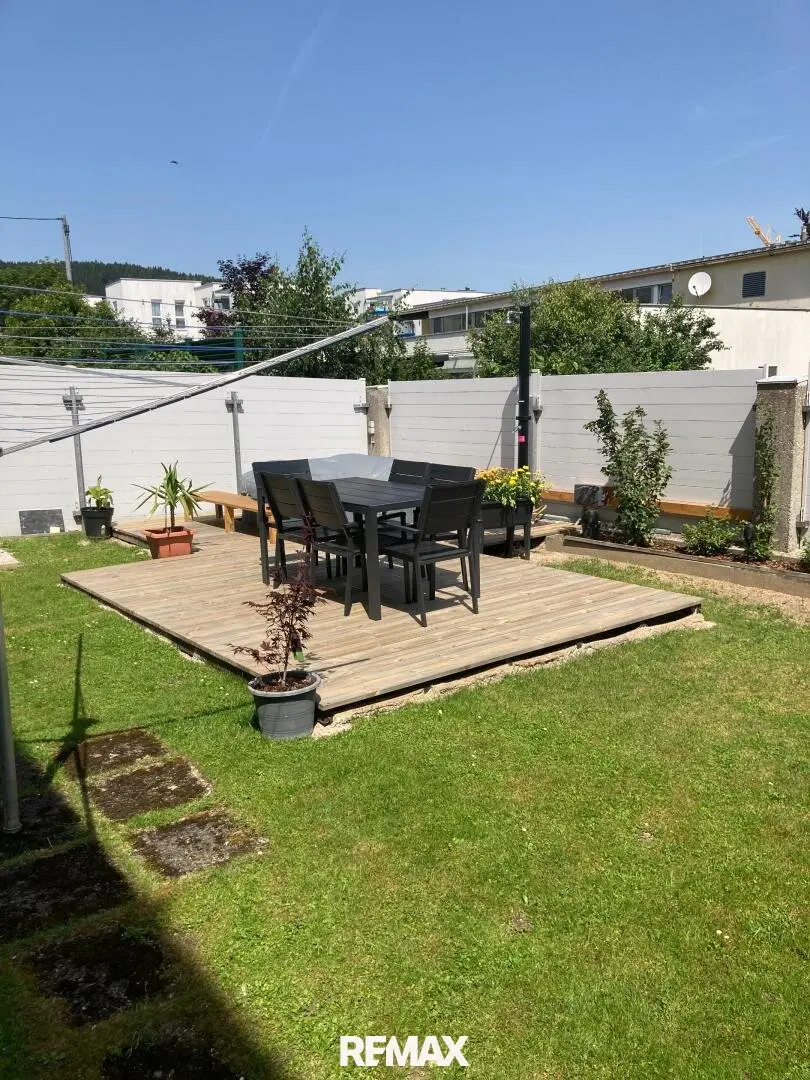 Spacious semi-detached house with terrace and garden