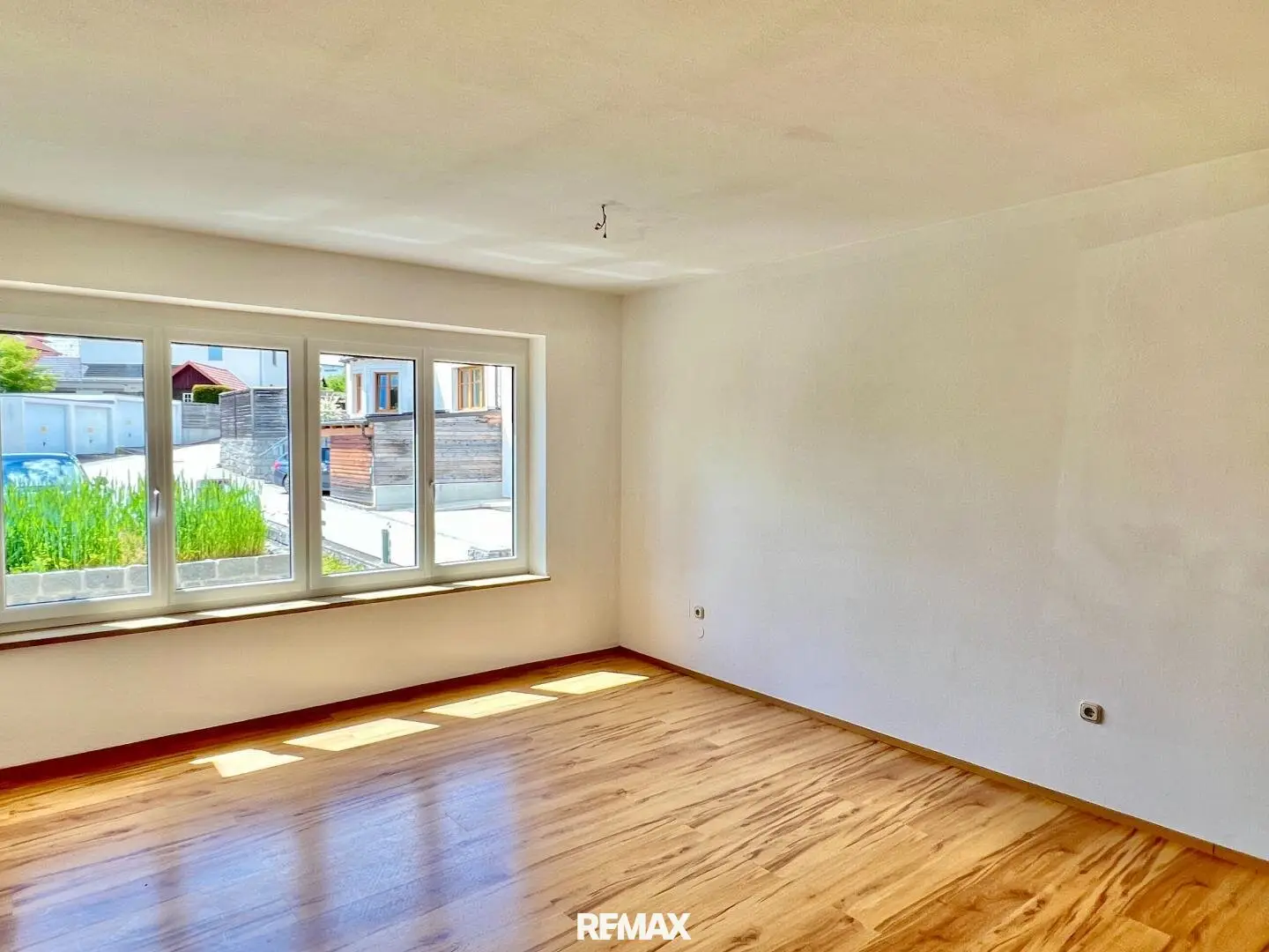Spacious semi-detached house with terrace and garden