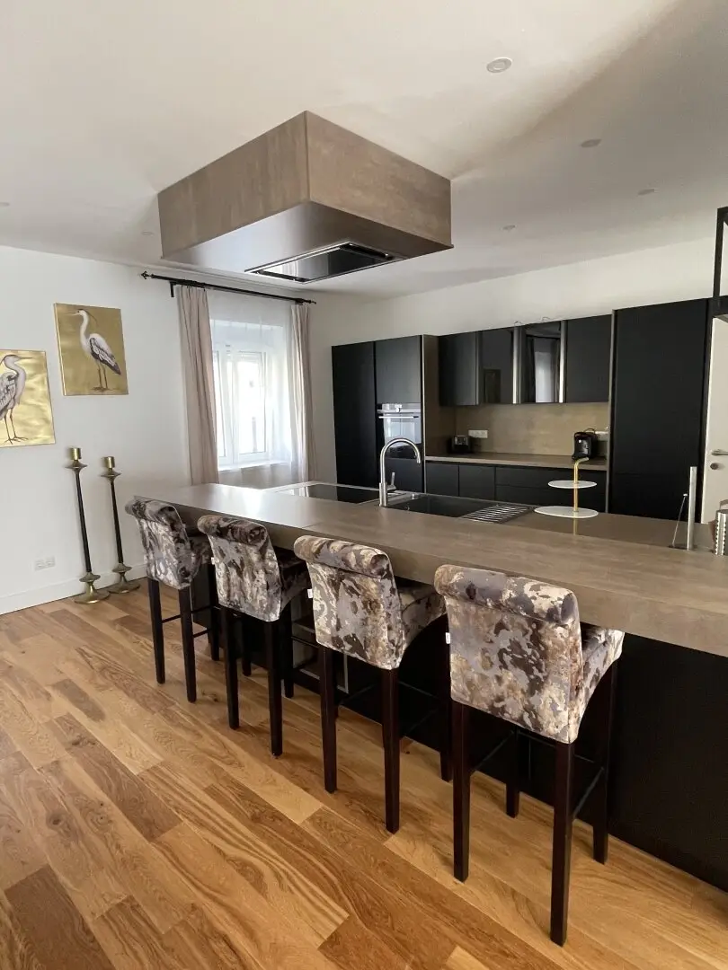 Fully renovated villa with garden and garage in Hietzing