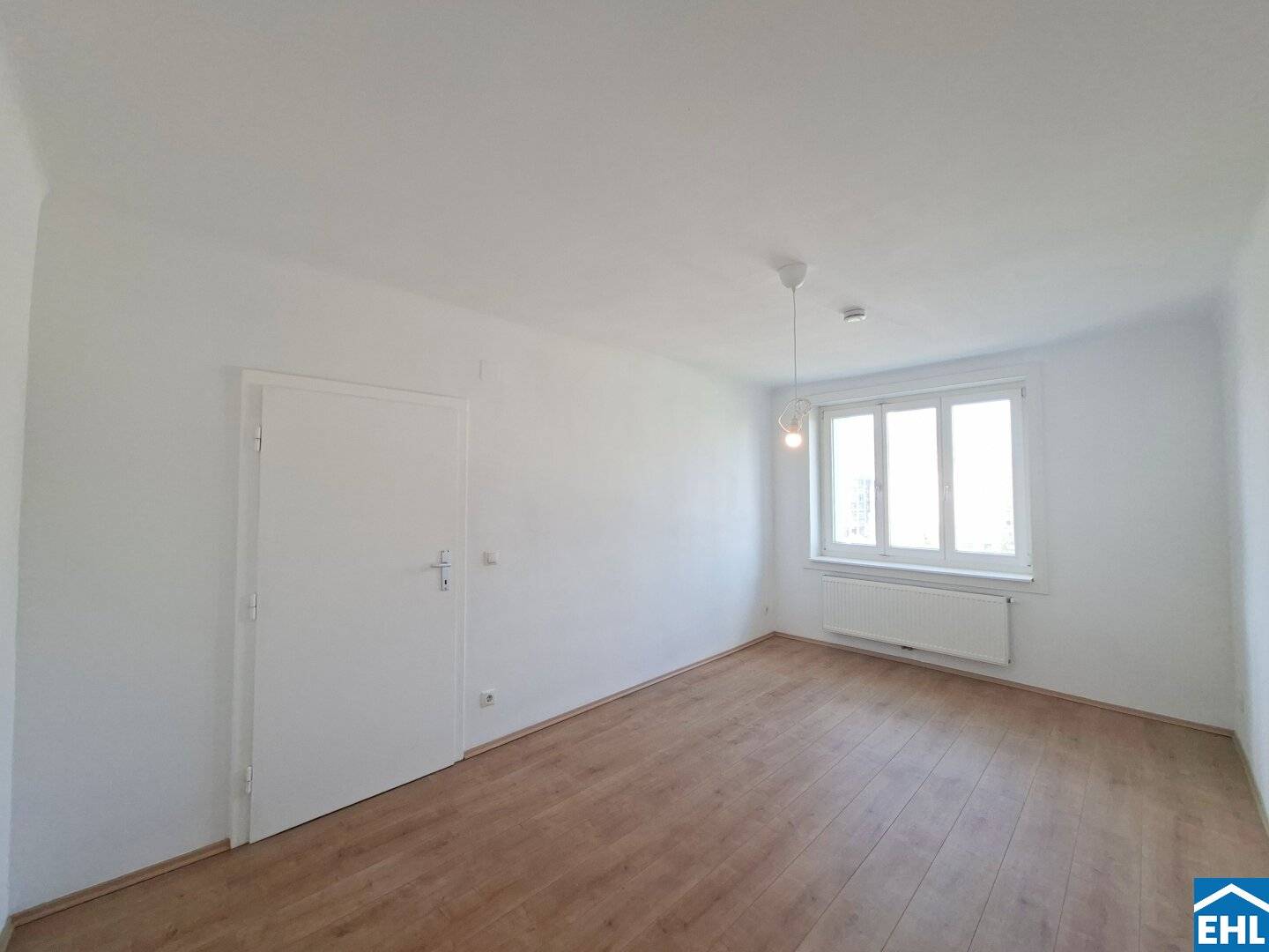 Helle Altbauwohnung mit Einbauküche am Schwedenplatz