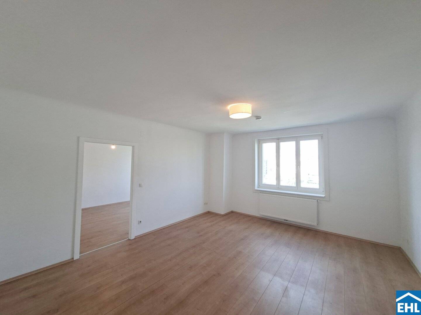 Helle Altbauwohnung mit Einbauküche am Schwedenplatz