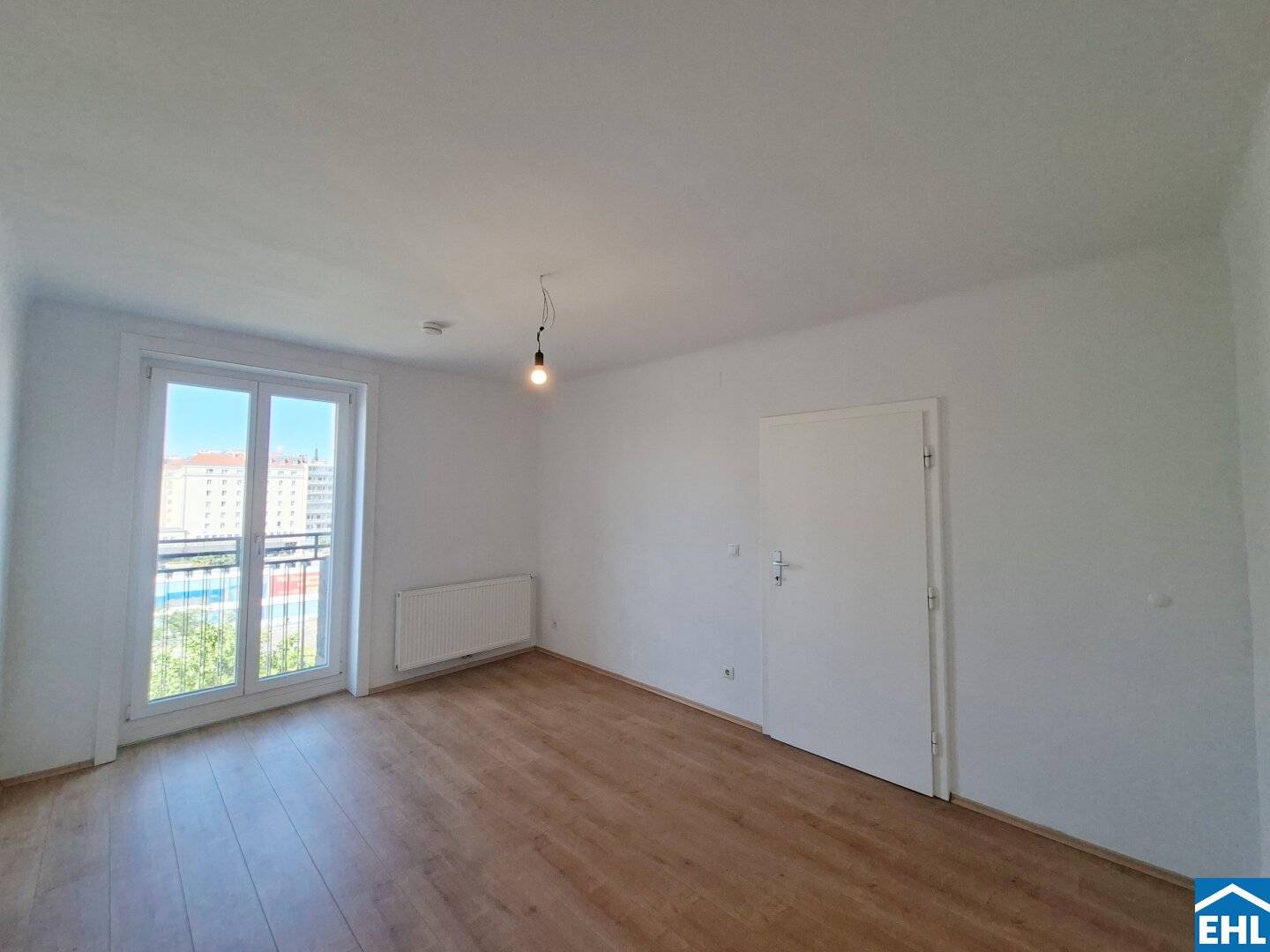 Helle Altbauwohnung mit Einbauküche am Schwedenplatz