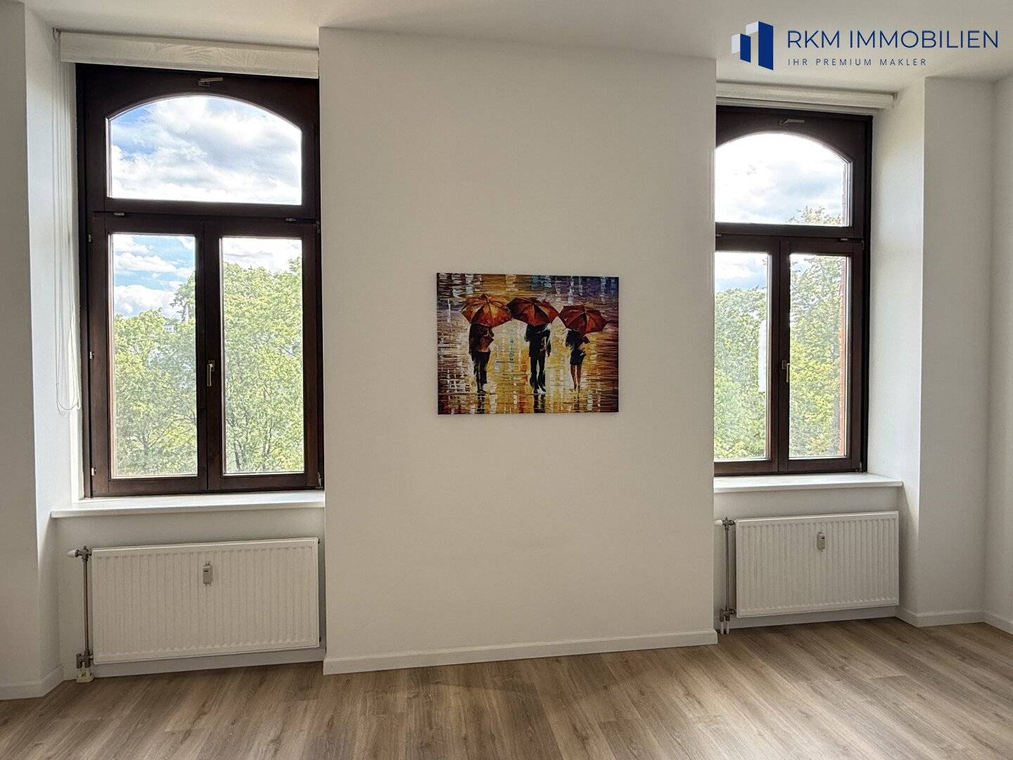 Helle Altbauwohnung mit Lift und Einbauküche