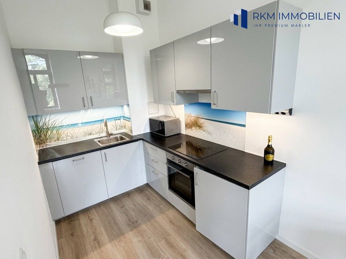 Helle Altbauwohnung mit Lift und Einbauküche