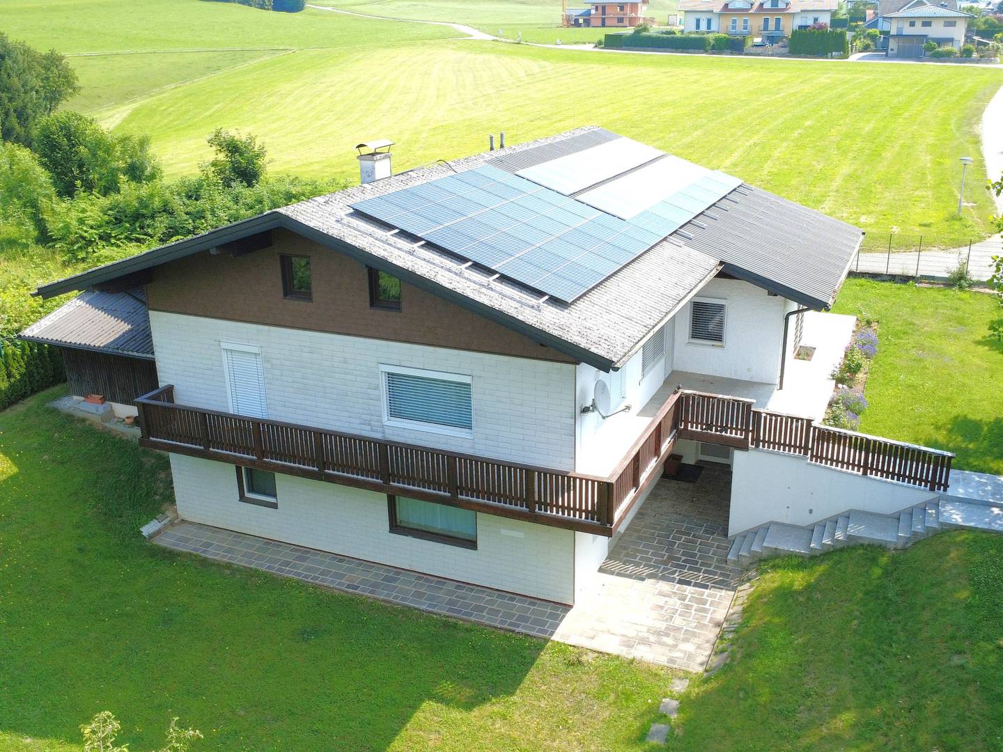 Großzügige Villa mit Doppelgarage und Waldgrundstück