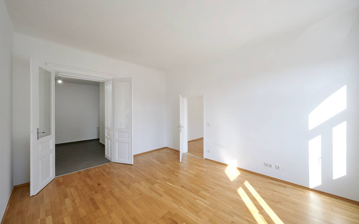 Renovated Altbau Apartment with Elevator in Historic Building