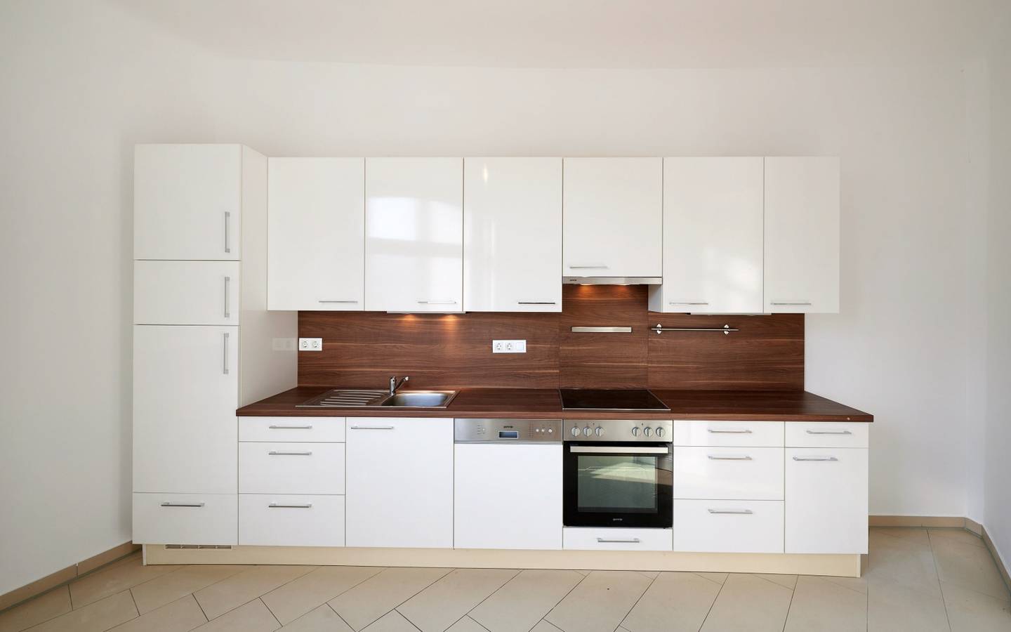 Renovated period apartment with elevator and storage in green surroundings
