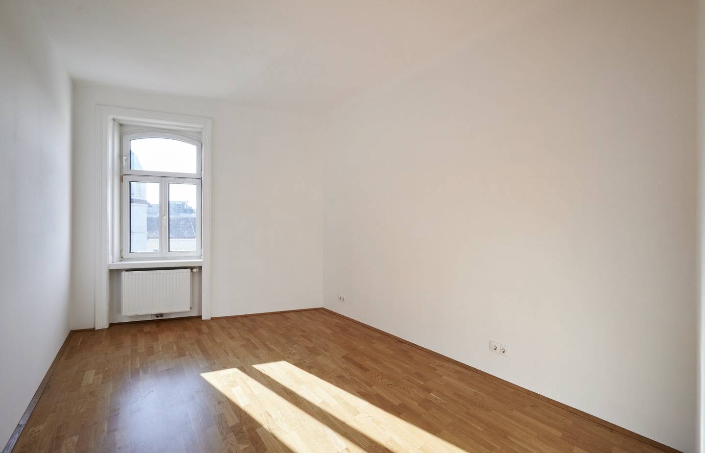 Renovated period apartment with elevator and storage in green surroundings