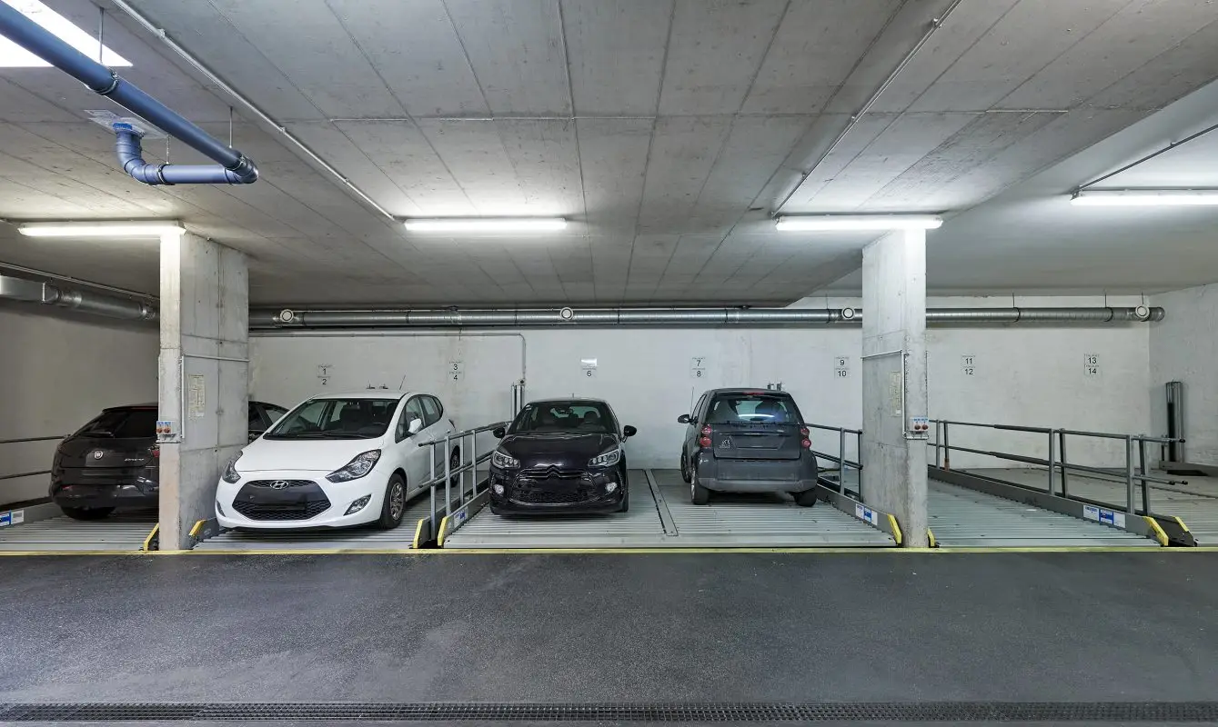Stapelparkplatz in Gründerzeithaus mit Aufzug