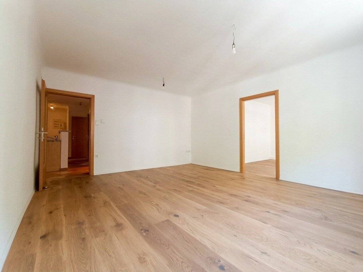2.5-room apartment in well maintained new building near U3 Kardinal-Nagl-Platz