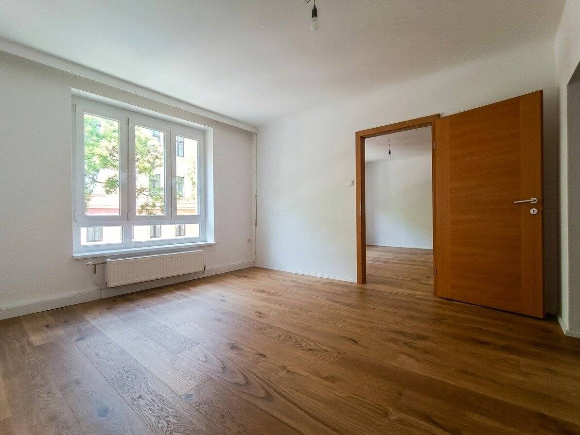 2.5-room apartment in well maintained new building near U3 Kardinal-Nagl-Platz